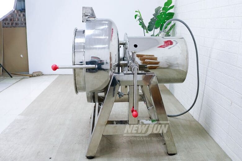 Cấu tạo gồm ba bộ phận chính: phần cối xay, motor và hệ thống lưỡi dao