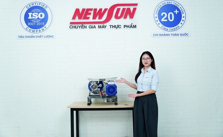 Máy xay đùn thịt Việt Nam MXĐTVN-32N 3kW chính hãng Thiết kế của máy nhỏ gọn, dễ dàng đặt trên bàn