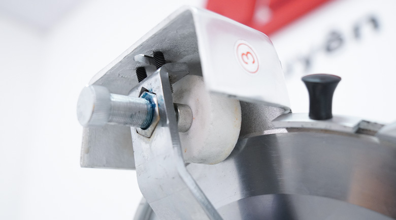 duoi-ava7-may-thai-thit-se-lanh-tu-dong-qh-300as Máy thái thịt se lạnh tự động QH-300AS