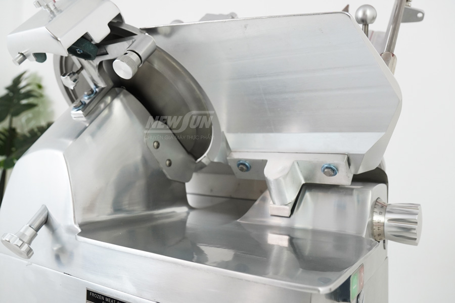 may-thai-thit-se-lanh-sl300bn-ban-cao-cap-1-8 may thai thit se lanh sl300bn ban cao cap 1 8